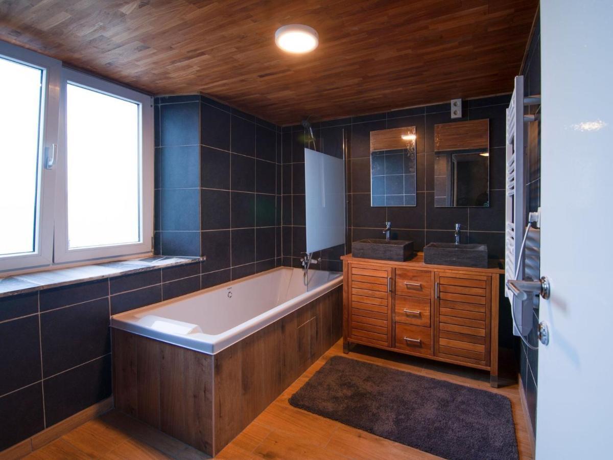 Very Spacious House With Sauna Spa And Countryside Views Gouvy 外观 照片